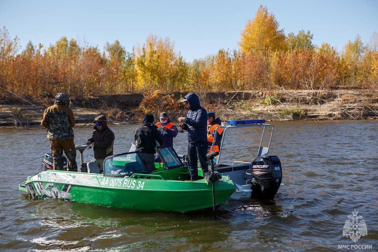 Сотрудники ГИМС проводят рейды по безопасности на воде в осенний период