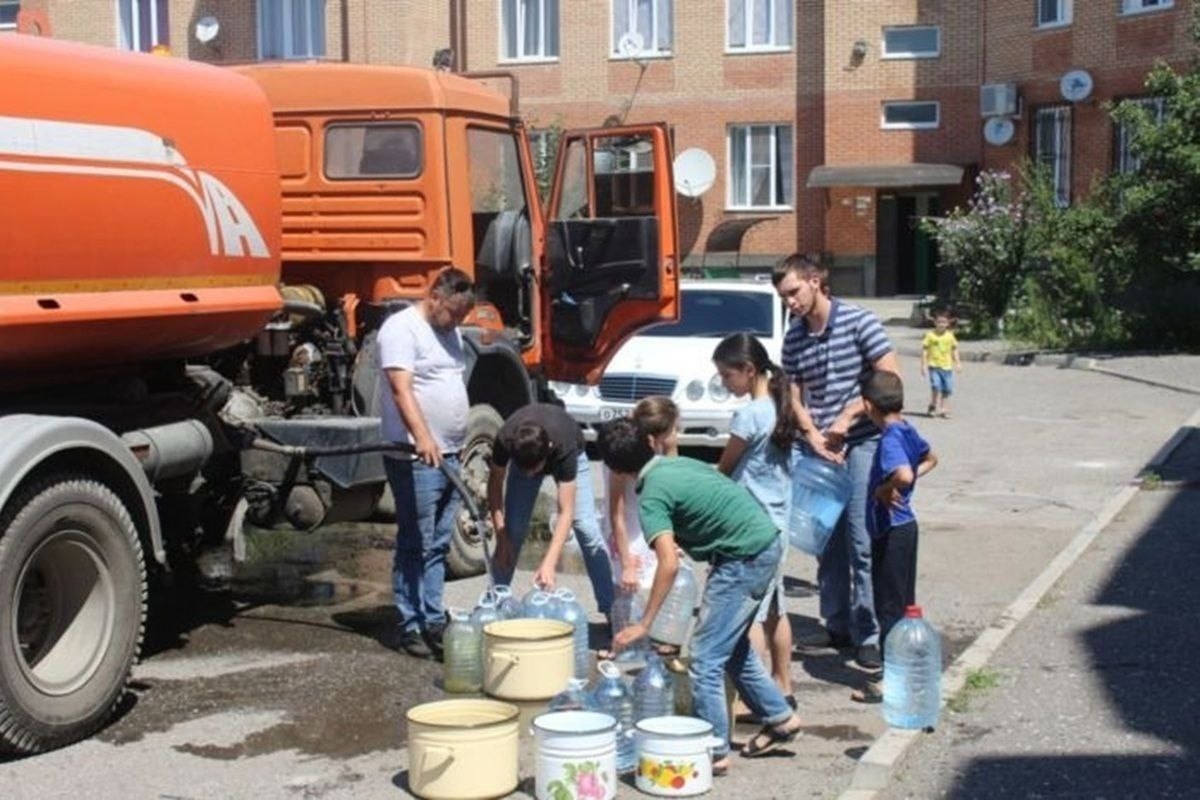 В Элисте устанавливают емкости с технической водой